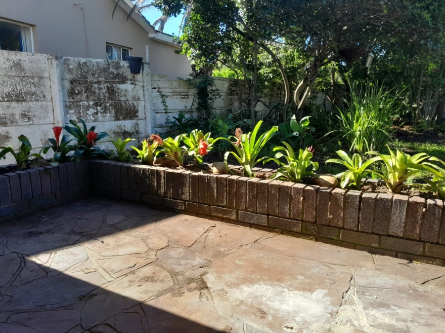 To Let 2 Bedroom Property for Rent in Aston Bay Eastern Cape